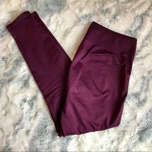 Fabletics Seamless Mid-rise Statement 7/8 Legging